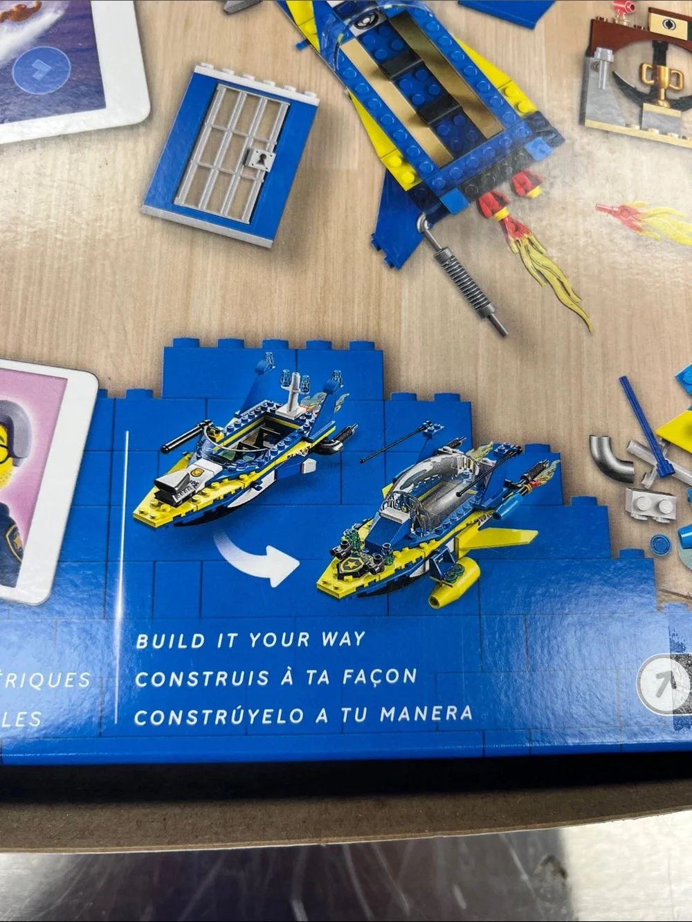 LEGO City Water Police Detective Boat Missions Set - Picture 6 of 8